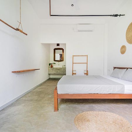Drifter - Rooms & Food Midigama East Exterior photo