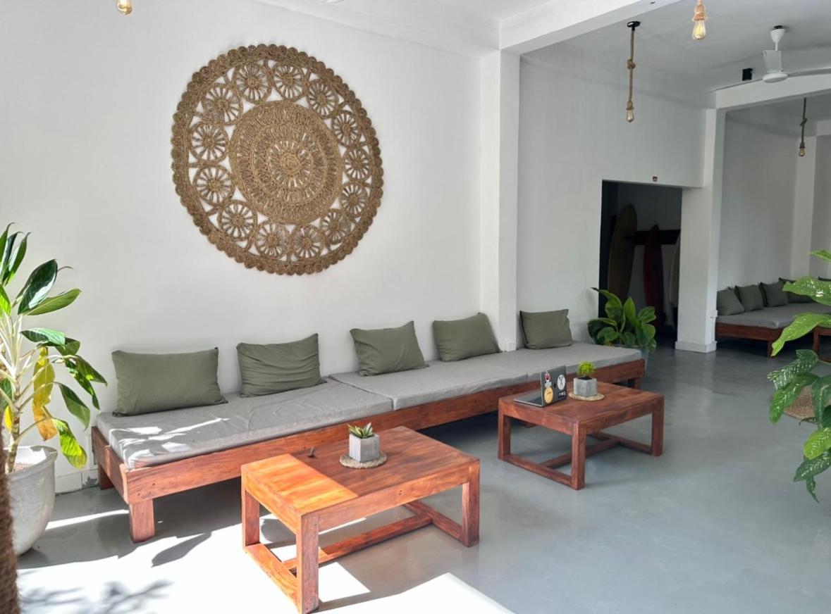 Drifter - Rooms & Food Midigama East Exterior photo
