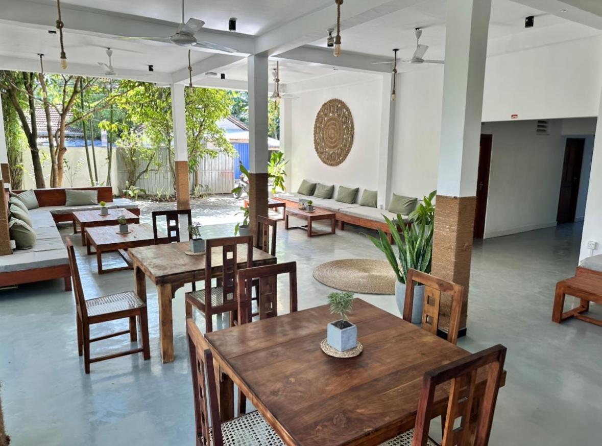 Drifter - Rooms & Food Midigama East Exterior photo