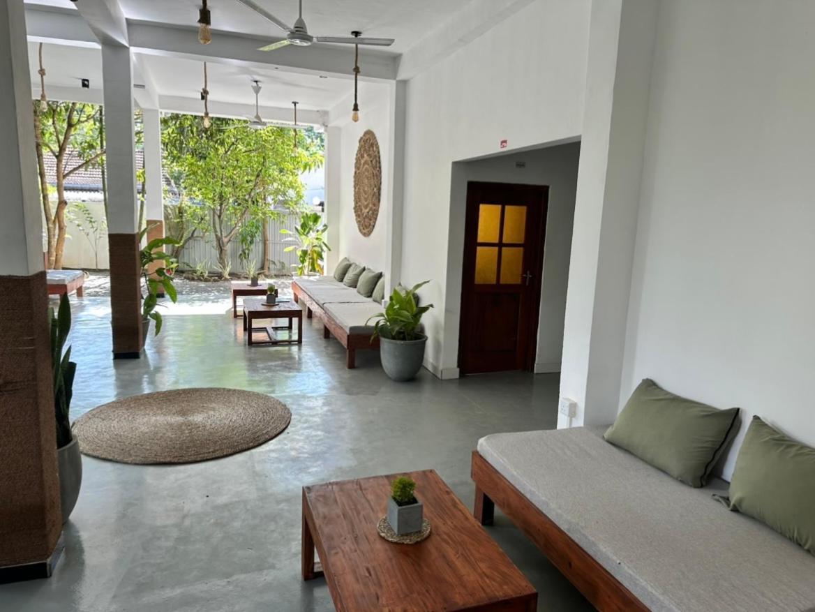 Drifter - Rooms & Food Midigama East Exterior photo