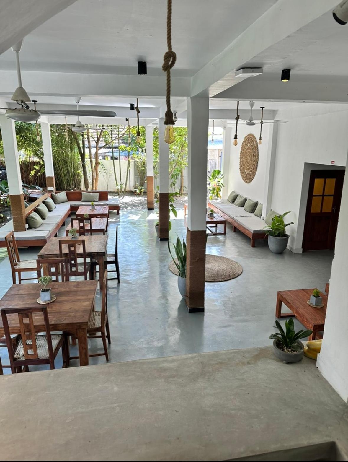 Drifter - Rooms & Food Midigama East Exterior photo