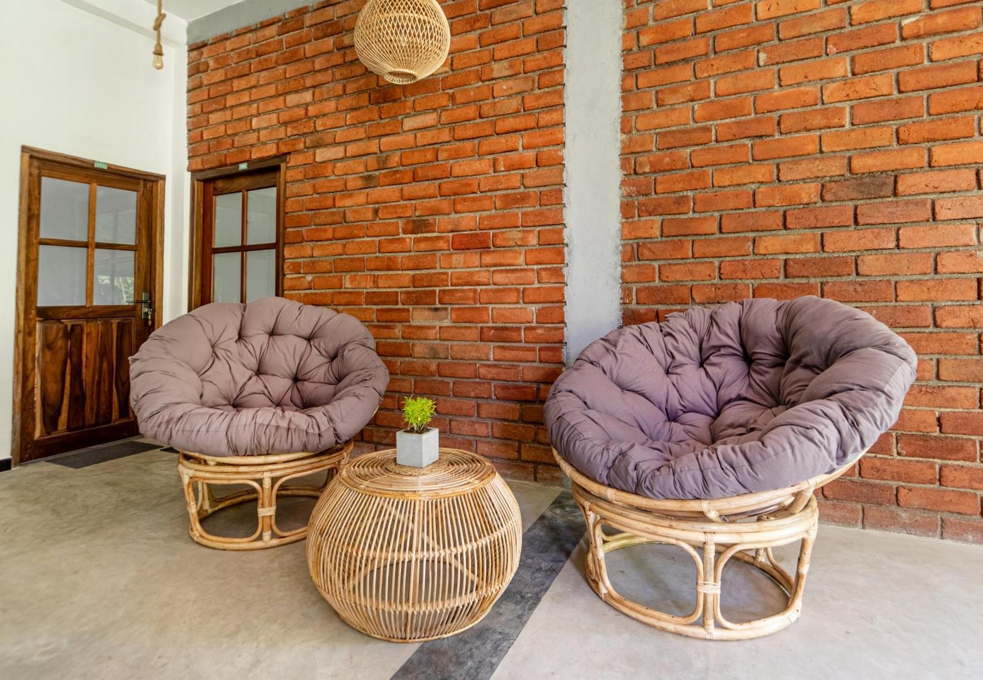 Drifter - Rooms & Food Midigama East Exterior photo