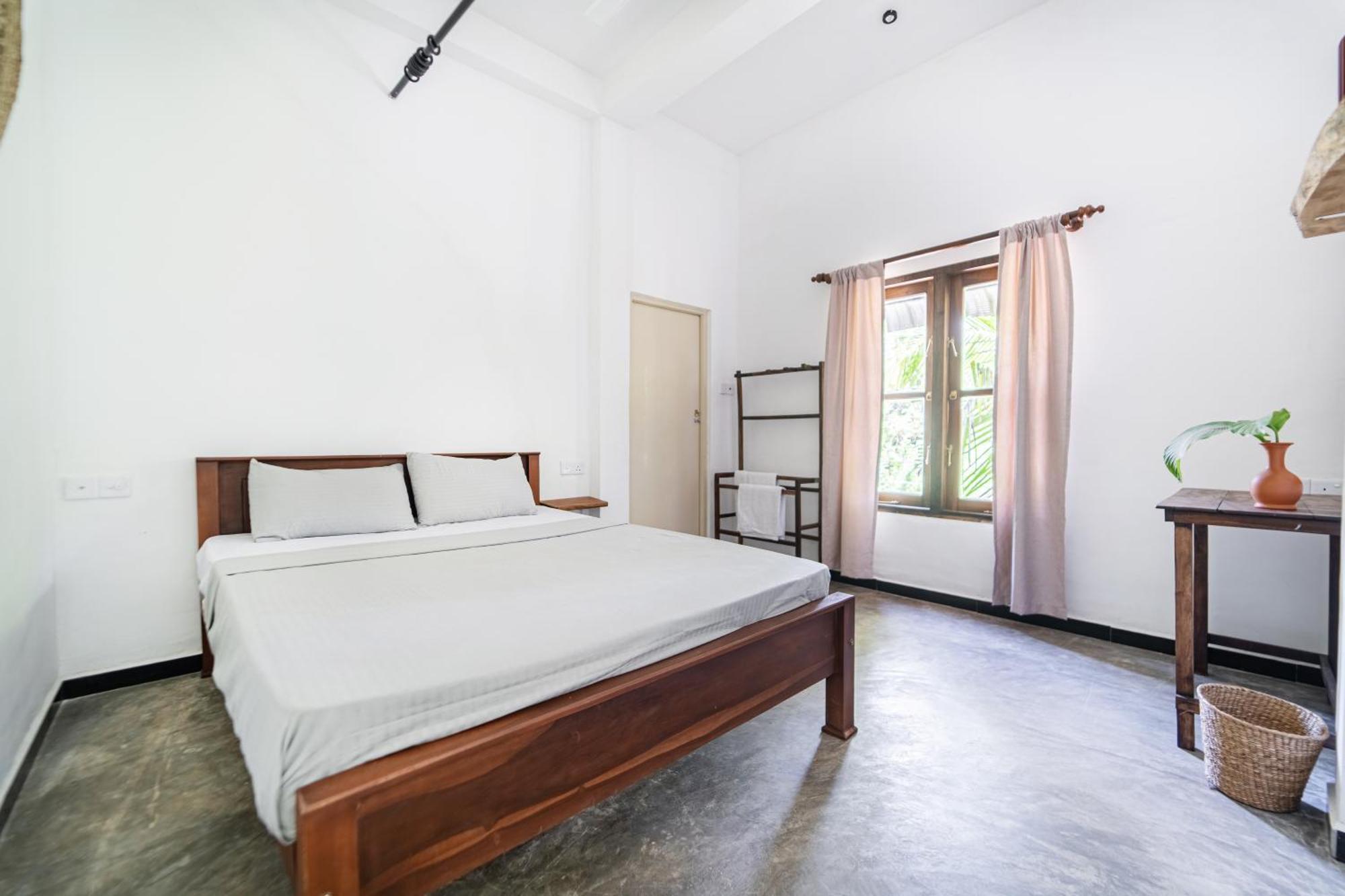 Drifter - Rooms & Food Midigama East Exterior photo