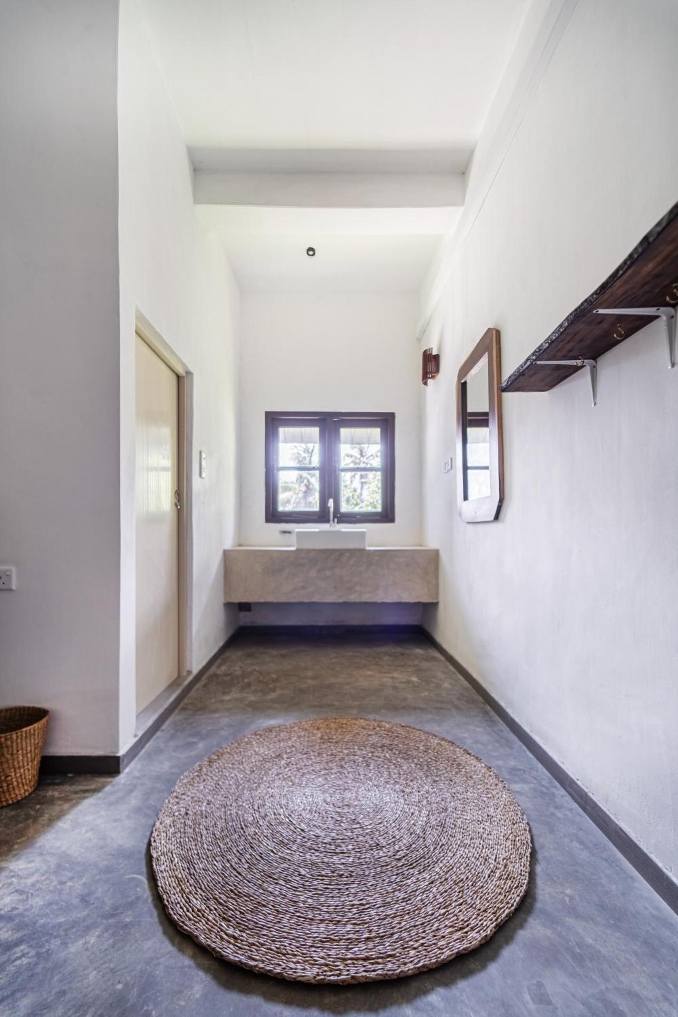 Drifter - Rooms & Food Midigama East Exterior photo