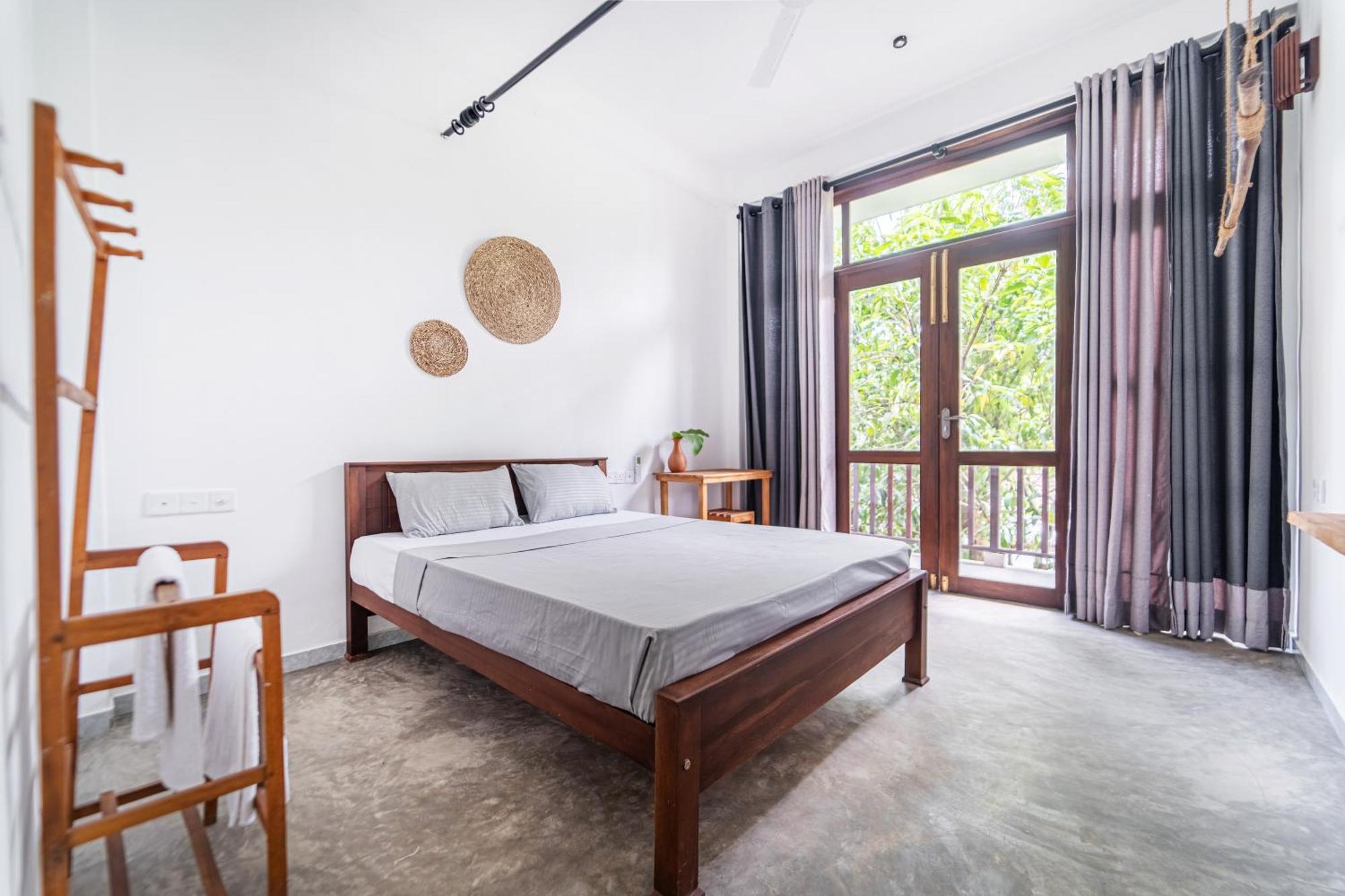 Drifter - Rooms & Food Midigama East Exterior photo