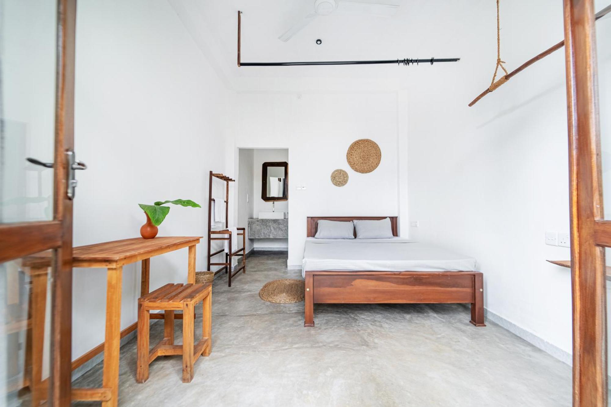 Drifter - Rooms & Food Midigama East Exterior photo