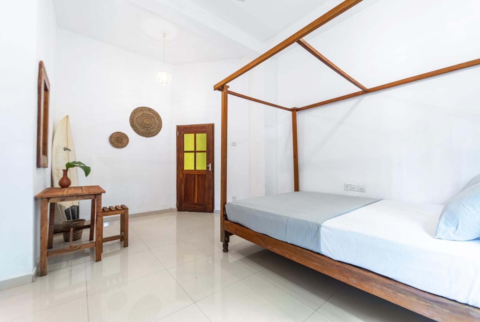 Drifter - Rooms & Food Midigama East Exterior photo