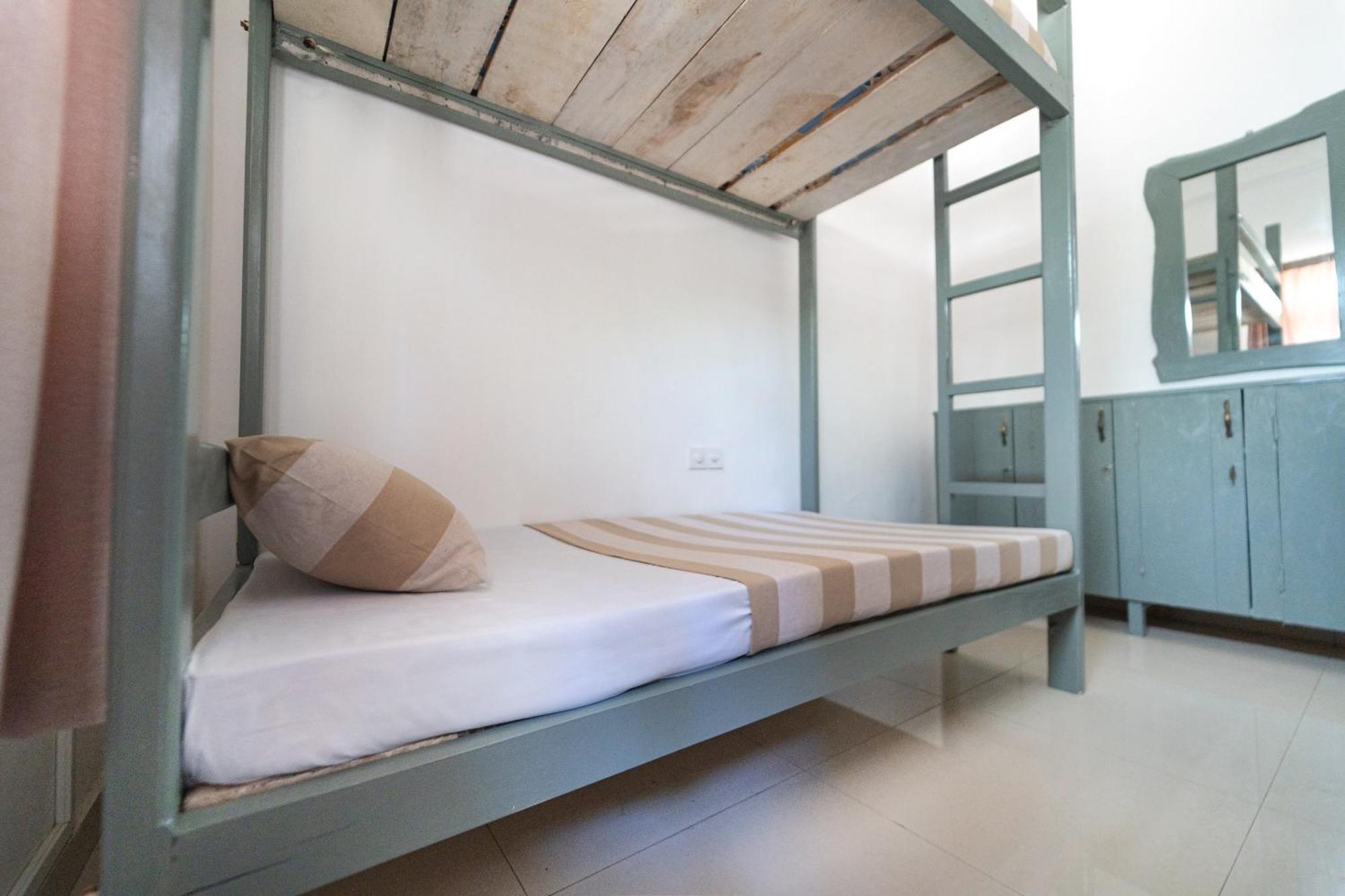 Drifter - Rooms & Food Midigama East Exterior photo